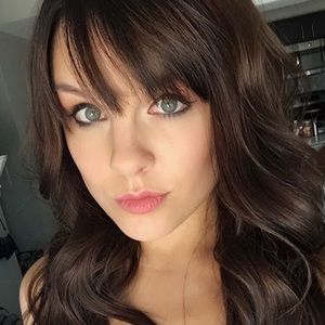 Meet your Posher, Caitlin